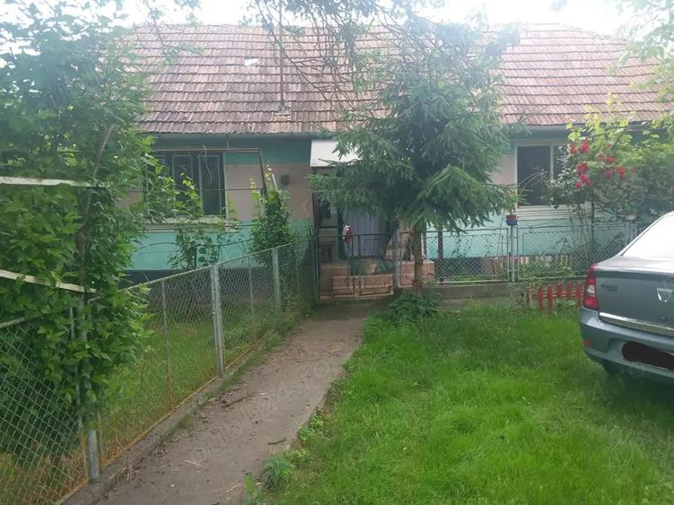 Casă cu 2 camere cu Teren 4300 Mp în Fodora