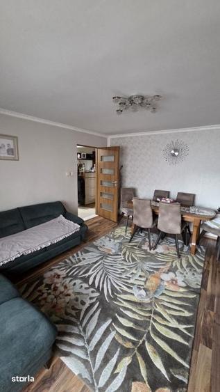 Apartament cu 3 camere decomandat în Micro 16