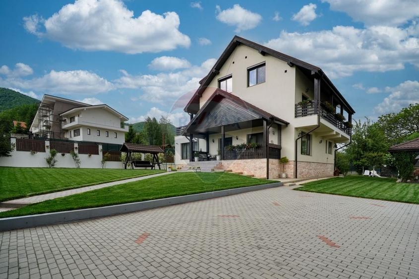Hotel/Pensiune, de 328 mp, în Tohănița