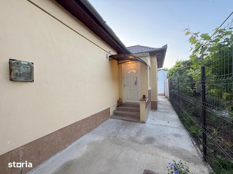 Casă cu 4 camere cu Teren 235 Mp în Plopi