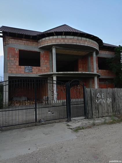 Casă cu 4 camere cu Teren 1200 Mp în Corabia