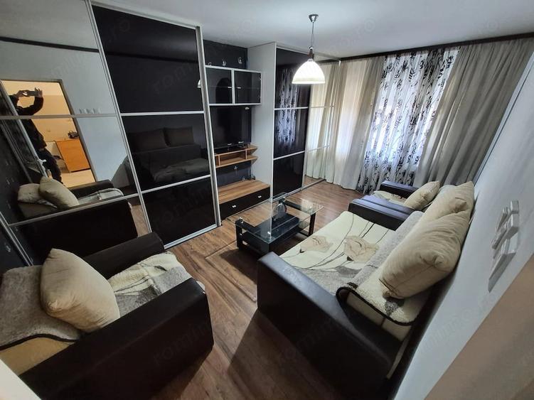 Apartament cu 3 camere decomandat în Micro 16