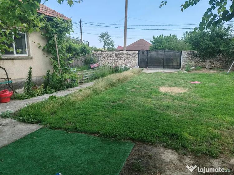 Casă cu 3 camere în Cogealac