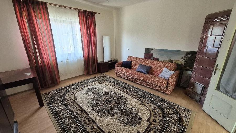 Casă cu 5 camere cu Teren 1000 Mp în Teiu