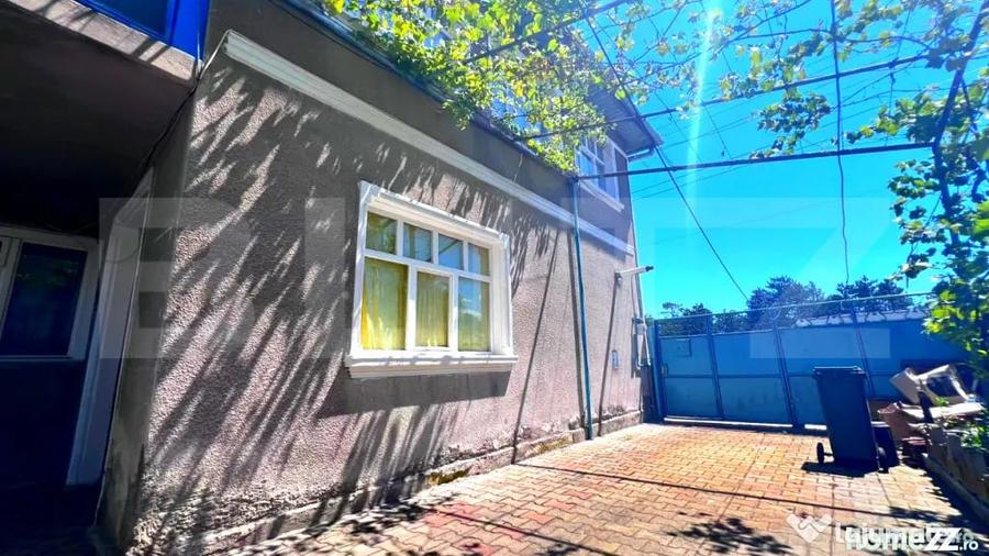 Casă cu 4 camere cu Teren 200 Mp în Central