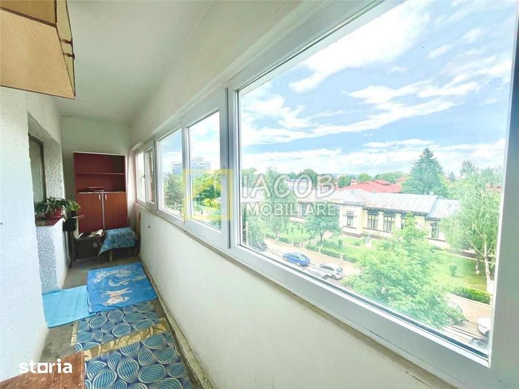 Apartament cu 3 camere decomandat în Central