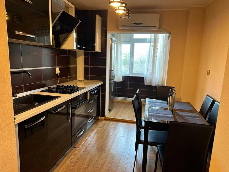 Apartament cu 2 camere decomandat în Micro 20