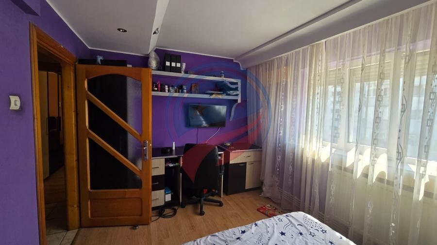 Apartament cu 2 camere semidecomandat, mobilat în Craiovița Nouă