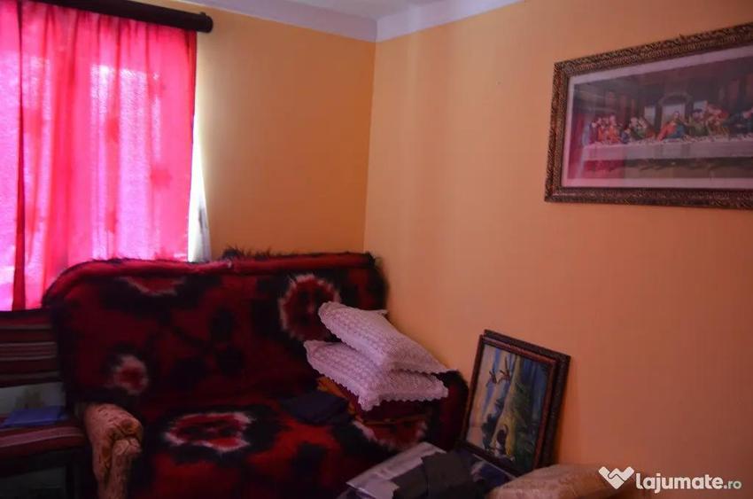 Casă cu 4 camere cu Teren 430 Mp în Podul Lung