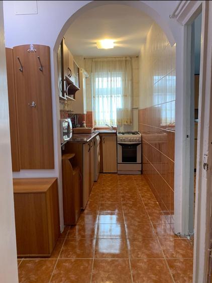 Apartament cu 3 camere decomandat în Romanești