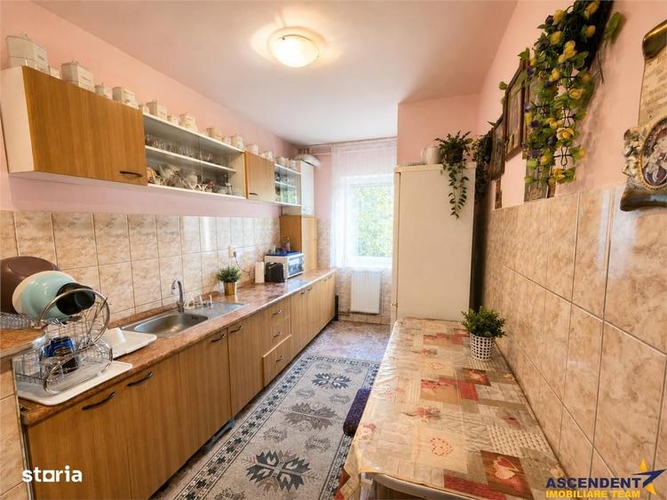 Apartament cu 3 camere decomandat în Triaj