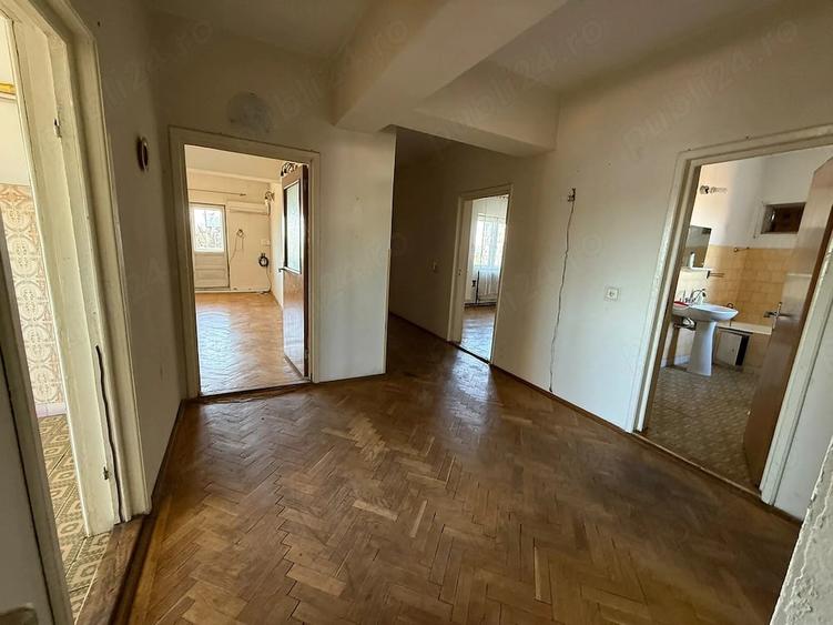 Apartament cu 4 camere decomandat în Central