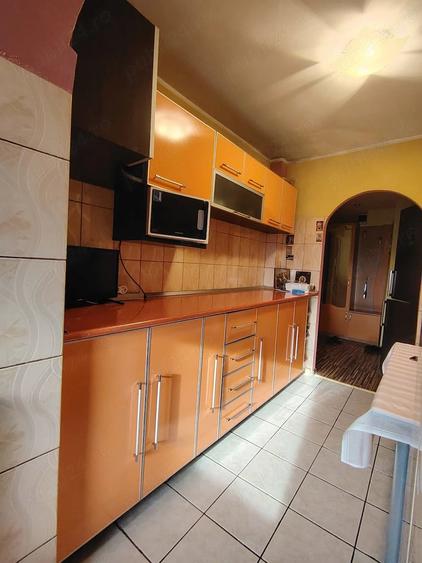 Apartament cu 3 camere decomandat în Micro 16