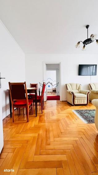 Apartament cu 3 camere semidecomandat în Florilor