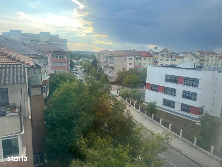 Apartament cu 3 camere decomandat în Micro 3