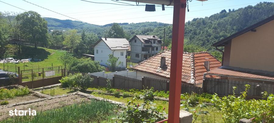 Casă cu 2 camere cu Teren 612 Mp în Moroeni