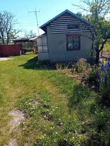 Casă cu 4 camere cu Teren 1400 Mp în Ghirdoveni
