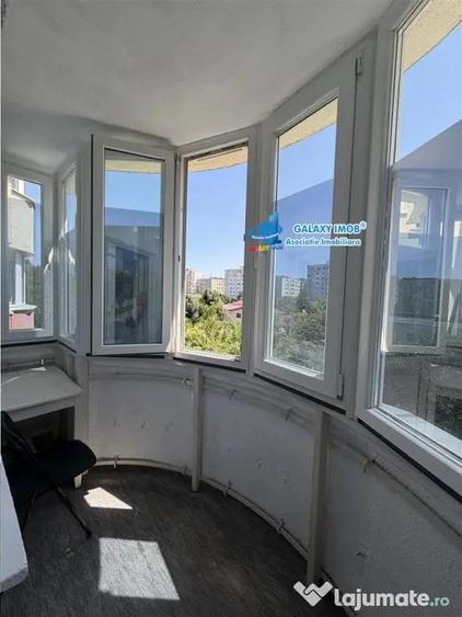 Garsonieră decomandată în Tei
