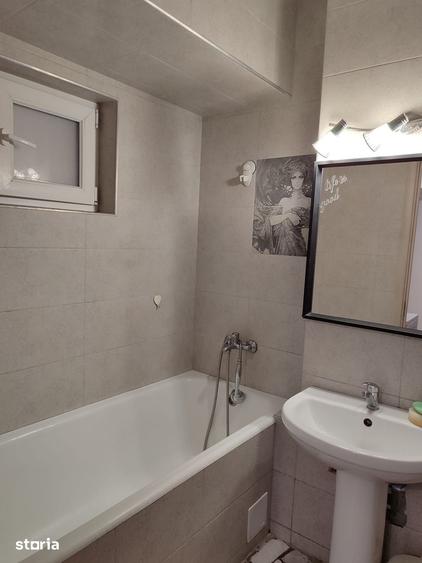 Apartament cu 3 camere decomandat în Obor
