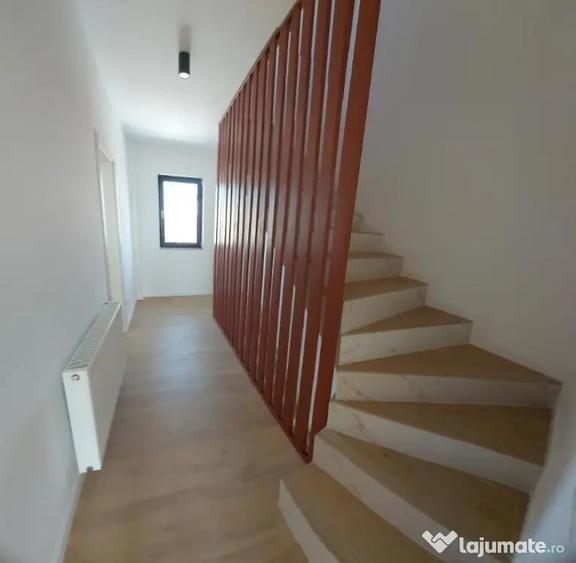 Casă cu 5 camere cu Teren 300 Mp în Central