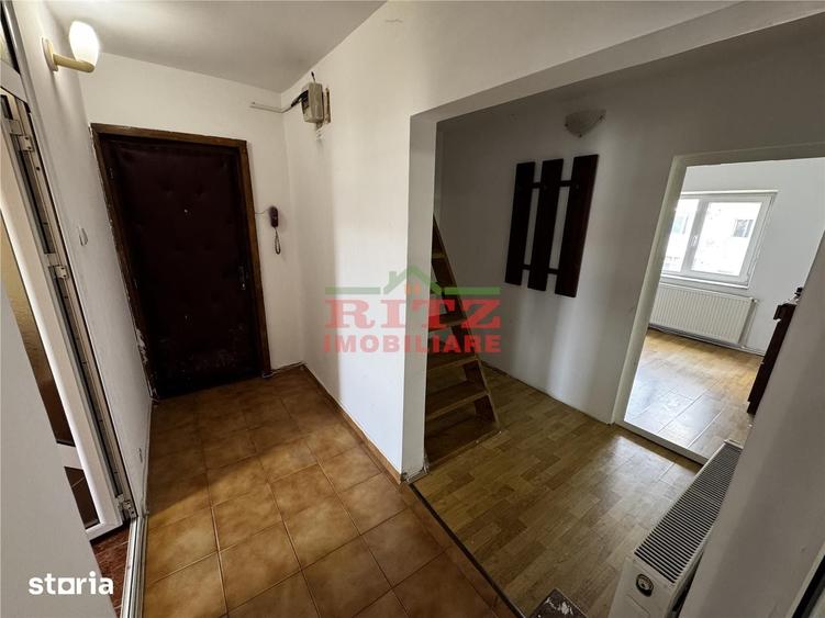 Apartament cu 3 camere decomandat în Tineretului