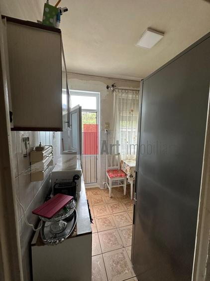 Casă individuală cu 4 camere cu Canalizare în 13 Septembrie