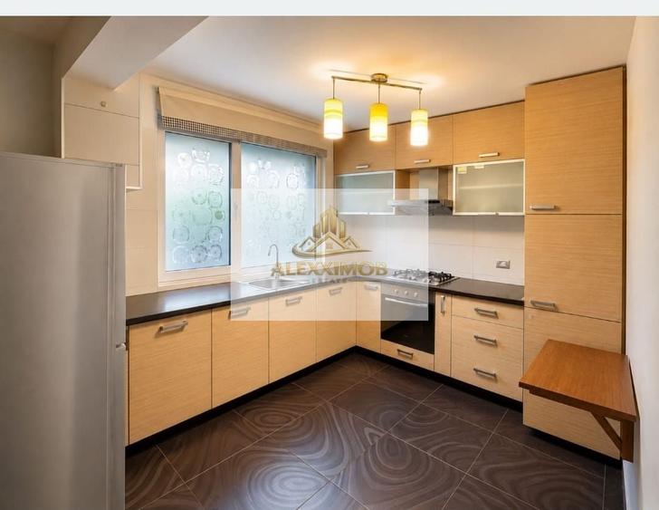 Apartament cu 3 camere decomandat, mobilat în Metalurgiei
