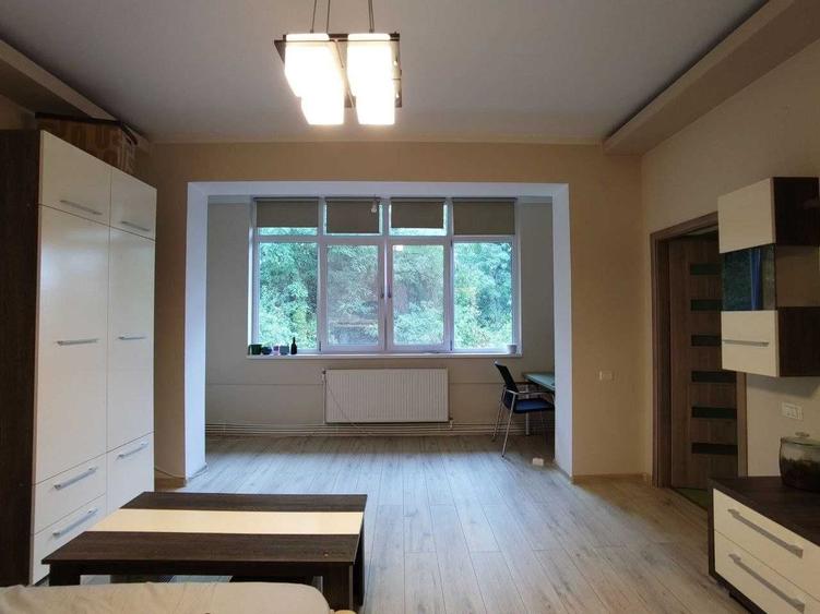 Garsonieră decomandată în Central