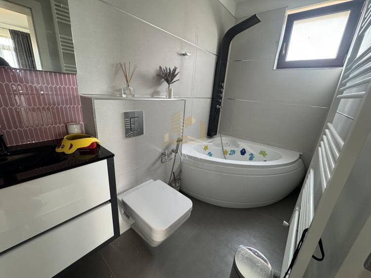 Duplex cu 5 camere cu Canalizare în Exterior Sud