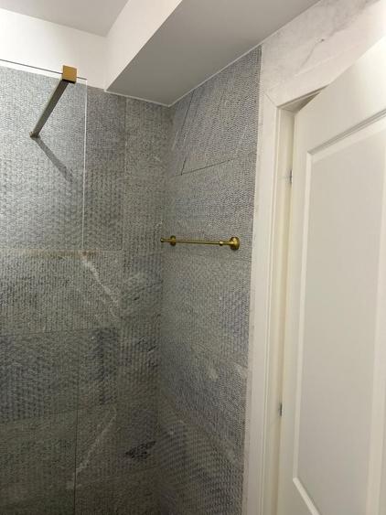 Apartament cu 2 camere decomandat, mobilat în Far