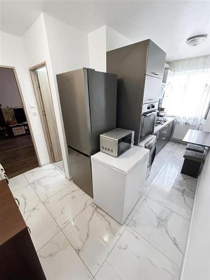 Apartament cu 2 camere semidecomandat, mobilat în Est