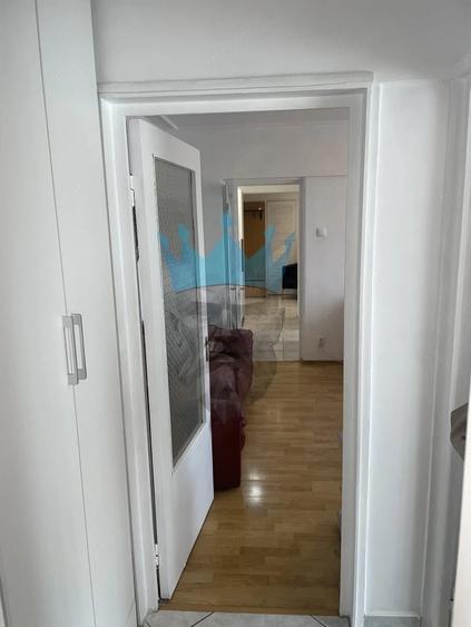Apartament cu 3 camere semidecomandat în Tineretului