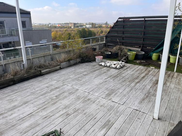 Apartament cu 4 camere decomandat, mobilat în Băneasa