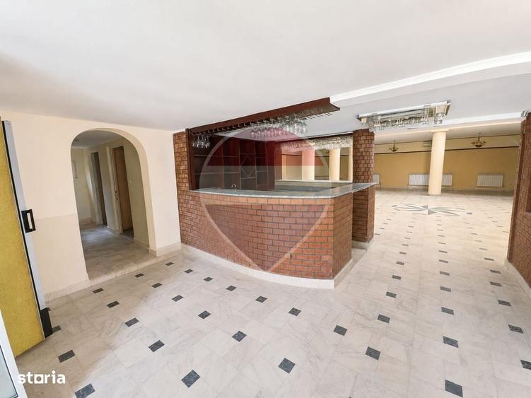 Spațiu comercial, de 800 mp, în Marginea