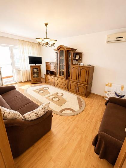 Apartament cu 2 camere decomandat în Trocadero