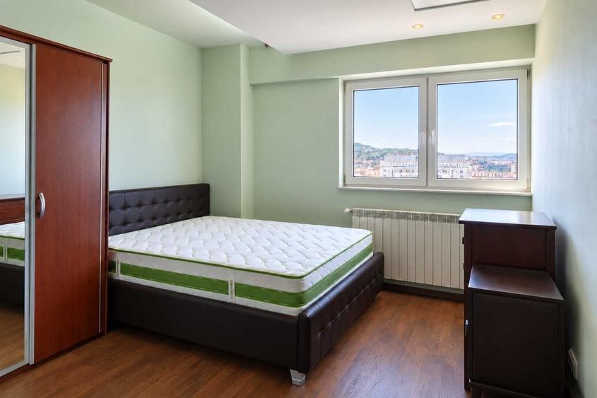 Apartament cu 3 camere decomandat în Drumul Carului