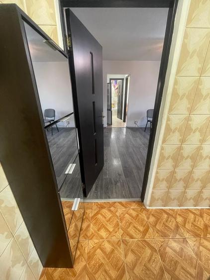 Apartament cu 2 camere semidecomandat în Berceni