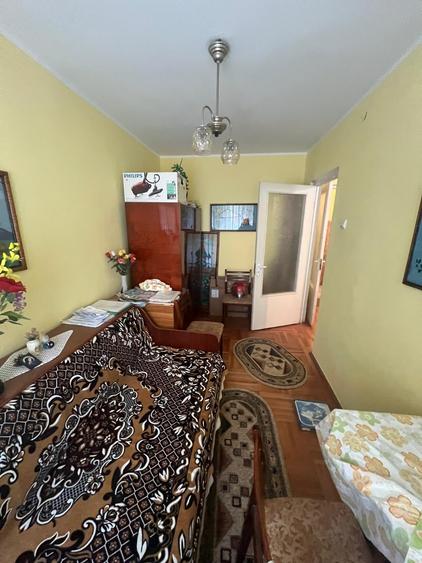 Apartament cu 3 camere semidecomandat în Micro 38
