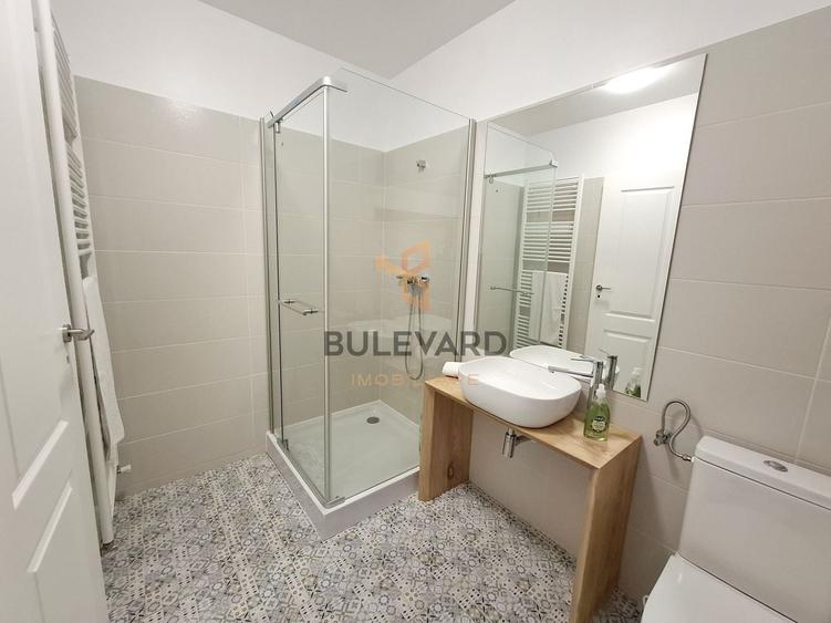 Casă individuală cu 8 camere cu Teren 6300 Mp în Groșii Țibleșului