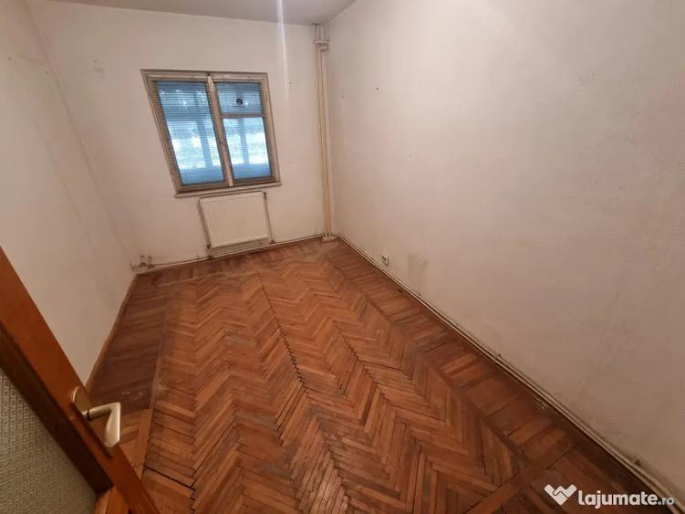 Apartament cu 3 camere decomandat în Ștefan cel Mare