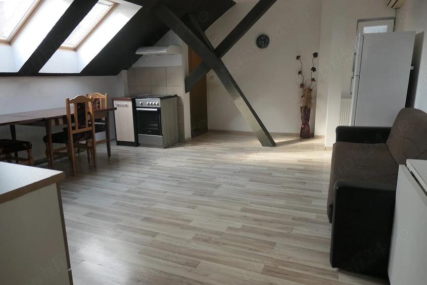 Apartament cu 3 camere decomandat în Central