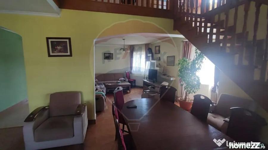 Casă cu 6 camere cu Teren 1484 Mp în Oșorhei