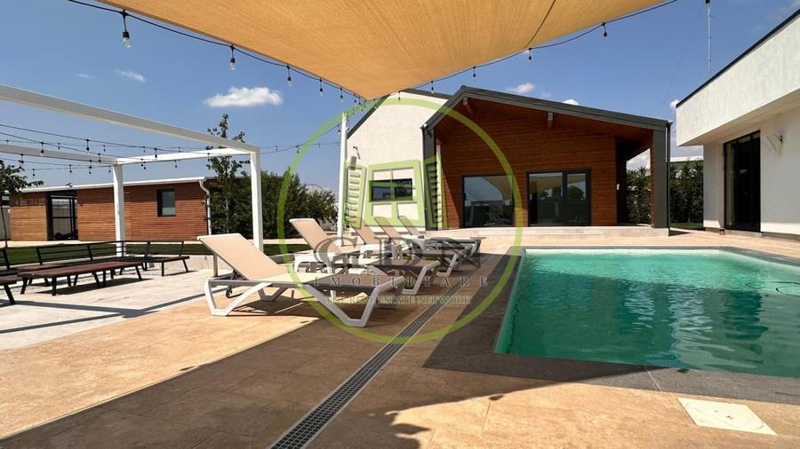 Casă individuală cu 4 camere cu Piscina în Cârcea