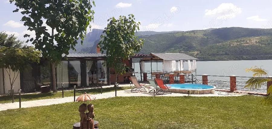 Casă cu 10 camere cu Teren 1100 Mp în Dubova
