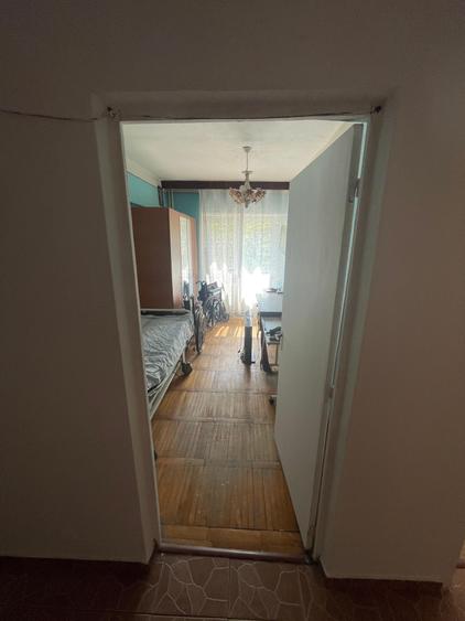 Apartament cu 3 camere decomandat în Nicolina