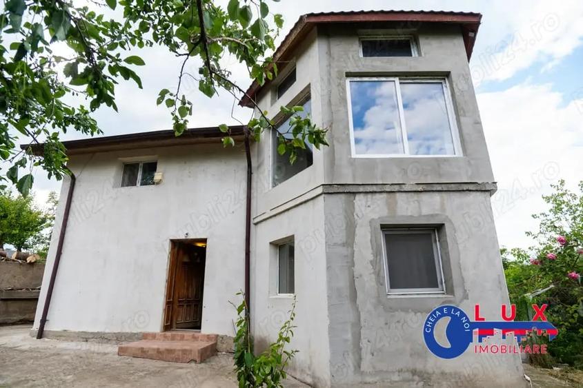 Casă cu 4 camere cu Teren 326 Mp în Somova