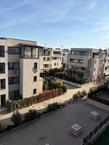 Apartament cu 2 camere semidecomandat, mobilat în Est