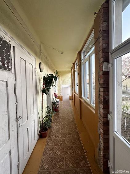 Casă cu 6 camere cu Teren 1498 Mp în Variaș