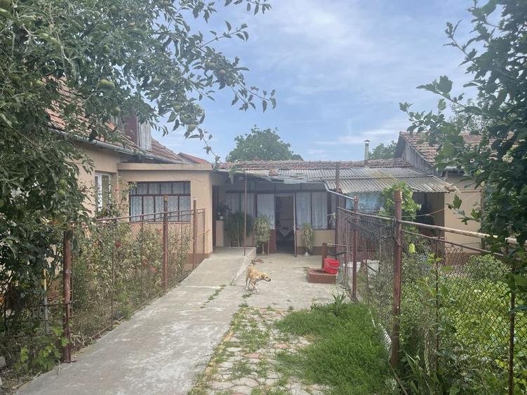 Casă cu 3 camere în Subcetate