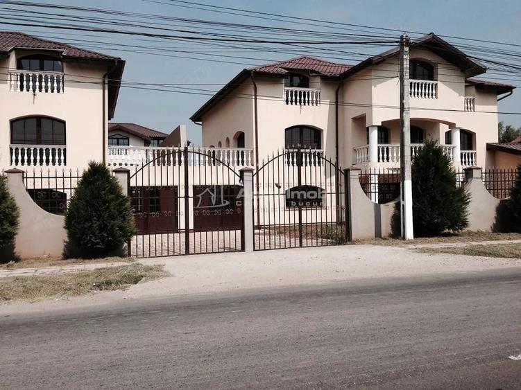 Casă cu 9 camere cu Teren 280 Mp în Petrești